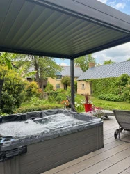 Jacuzzi extérieur en Indre-et-Loire